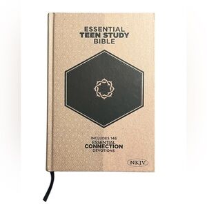Essential Teen Study Bible